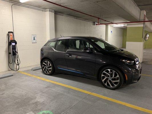 BMW i3, 4 Chargepoint EV Charging Stations, Modera Apartments, 1st floor of garage, off spruce, by international mall, Tampa