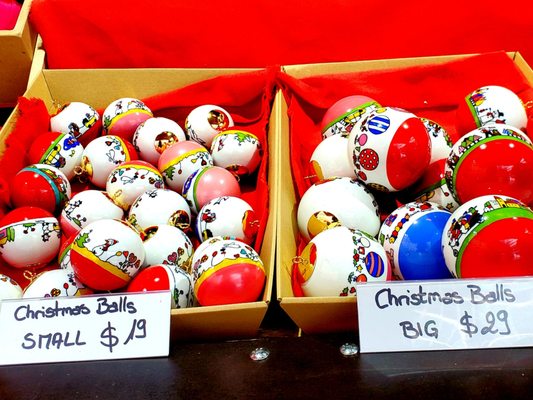 Strasbourg-Alsace Christmas Market. Small and big balls. -  -  -  -  (7 December 2019)