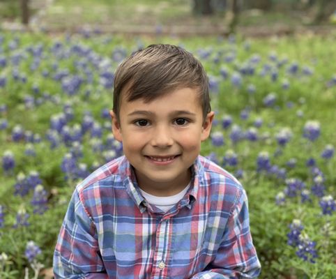 School pictures in front of their blue bonnets!