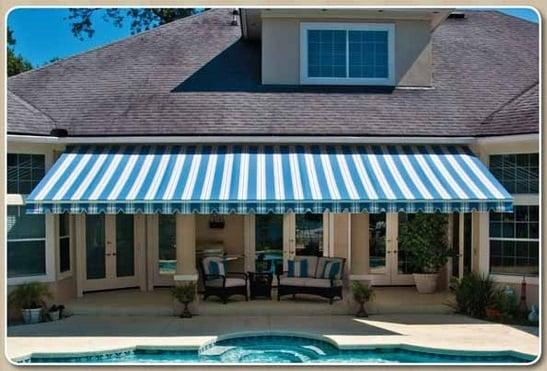 Retractable patio awning