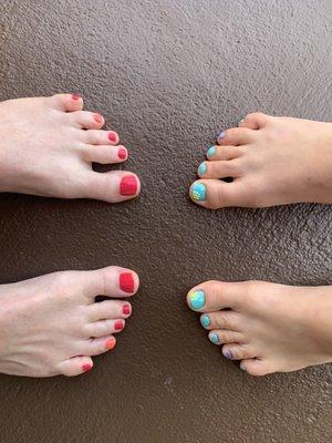 Mother-daughter pedis