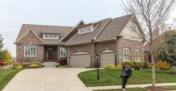 STUNNING CUSTOM home w/ flexible floor plan. Enjoy entertaining? This open ranch w/walkout lower level can?t be missed...