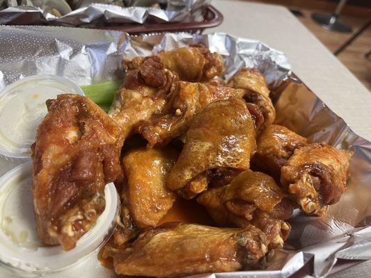 THE BEST chicken wings--and I'm from Buffalo!