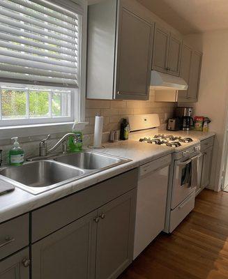 Deep cleaned kitchen of a Henrico rental property.