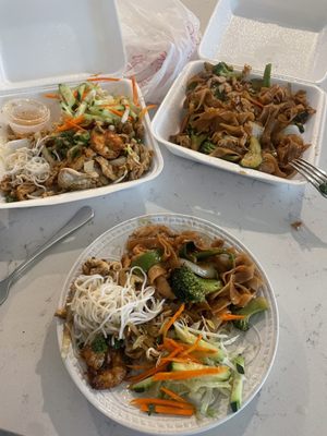 Chicken/Shrimp vermicelli and Chicken Drunken Noodles