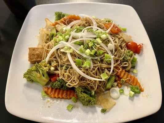 Stir Fried Egg Noodle with Veggies (E1)