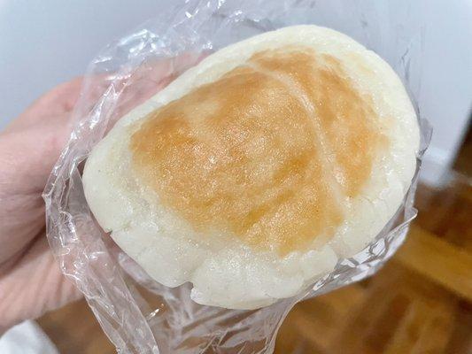 Amazing Black Bean Filled Pastry - Mochi texture / Doughy skin filled with black bean paste!