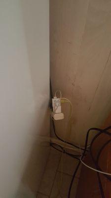 No working outlets in room except this one