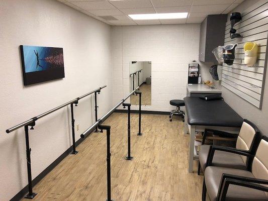 A patient room with parallel bars used when a patient is trying out their new prosthesis.