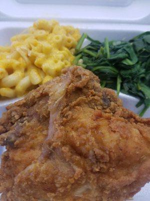 Mac and cheese, fried chicken and spinach