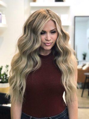 Chelsea Naylor is a blonde specialist and co creator of Love Heyden. She is wearing 2 rows of extensions