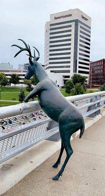 Pretty statue on the side of the bridge walk