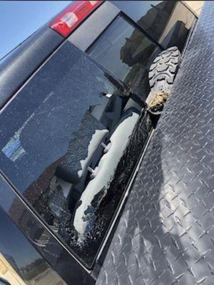 2019 Dodge ram pick up 1500 3 piece backslider on this  type of window we need to replace the 3 panels we cannot replace only one panel.