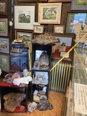 Bradys Village Art Gallery & Rock Shop