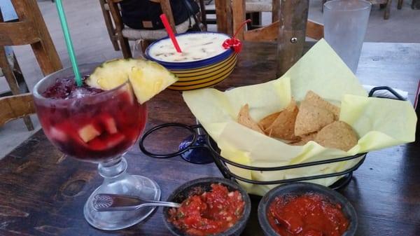 Sangria, mango margarita, chips and 2 salsas....