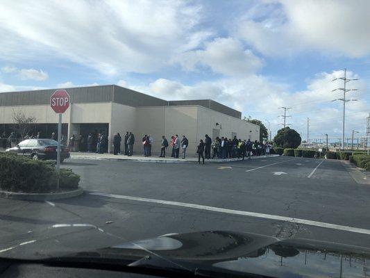 Hayward DMV an hour before it opens. F that!