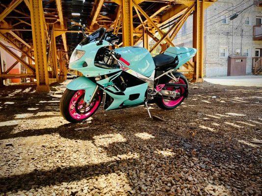 Photo courtesy of @kaydenbrooklynmodel on Instagram. A 2002 GSXR 600 with a custom designed gloss mint kit.