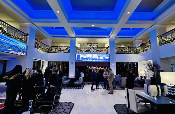 Attractive lobby with a bar.