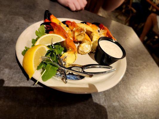 Medium Stone crab with dijonaise.