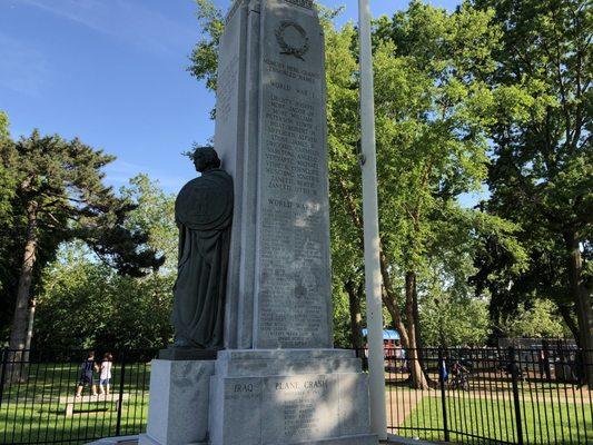 Memorial dedicating Clifton's vets, showing WW1/WW2/Iraq casualties. (5/30/2018)