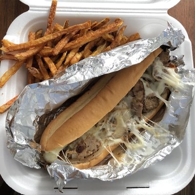 Philly cheesesteak w/fresh cut fries