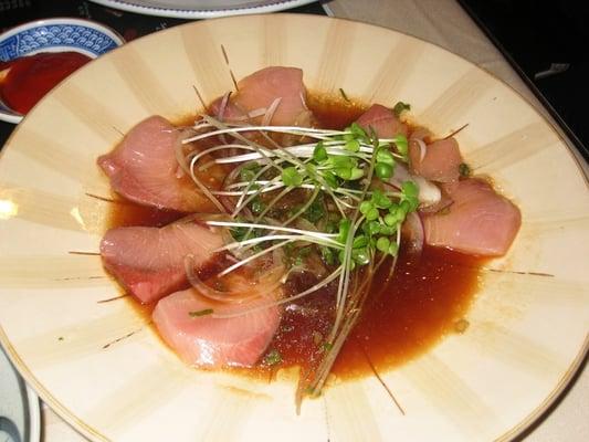 8 pieces of Yellowtail Tataki @ Tsurugi's. There should be 9 pieces but I couldn't resist!!