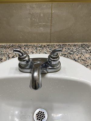 The sink that had no knobs to turn