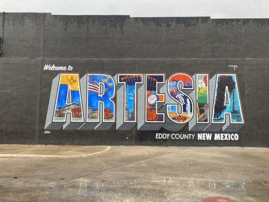 this #mural in #ArtesiaNM I don't know who the artist was that great job! #NewMexico #Yelp #jenniinsocal 11/27/21