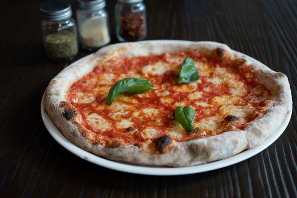 Pizza Margherita,
the Queen of Italian's Pizzas!

#giottomaestrodellapizza #italianmoodandtaste #pizza #pizzaartesanal #pizzaitaliana