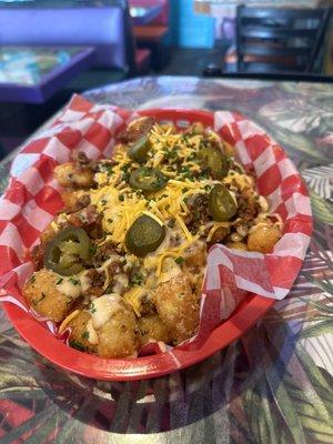 Chili cheese tots