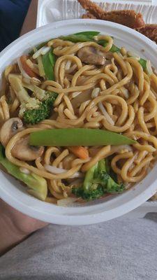 Vegetable lo mein