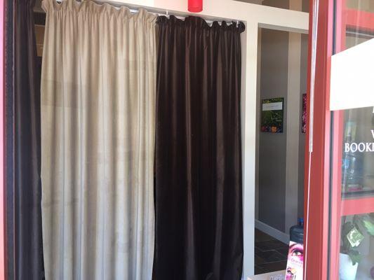 No rooms, just a curtain in the middle of the salon. You can even see the client trough the cracks!!