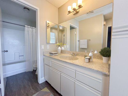 1BD, 1 BA - Bathroom