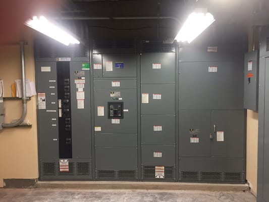 1200 amp main service switch gear at a healthcare facility