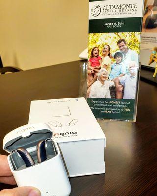 Small, Rechargeable, Bluetooth-ready, and with a 1-week trial to experience clear sound
Signia Styletto Connect