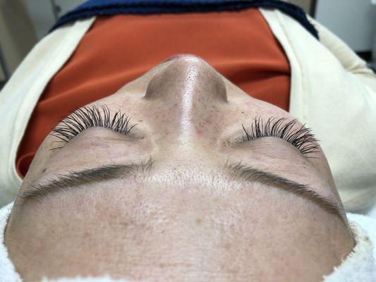 Eyelashes extensions