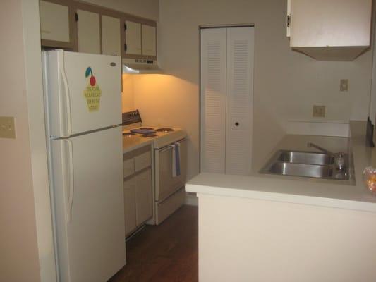 Kitchen w/ pantry