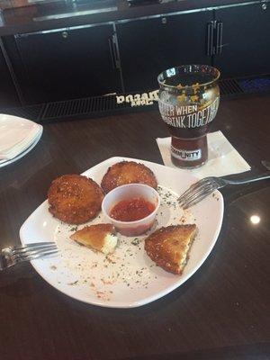 Fried ravioli and good draft beer.  Great spot to relax and enjoy a drink and a snack.