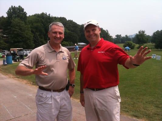 State Farm Craig Loftus and David Gregory, Bêrea Chief of Police at the Chamber of Commerce Golf Scramble