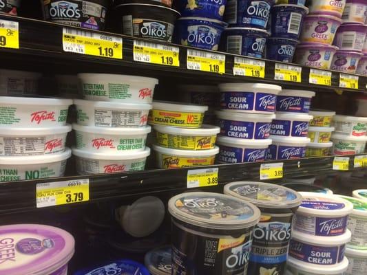 Look at all this dairy-free sour creams and cream cheeses!