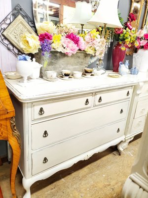 Shabby chic dresser