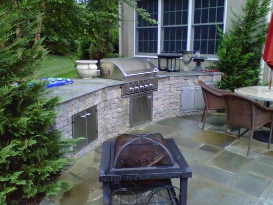 Burkholder - Outdoor kitchen built into patio