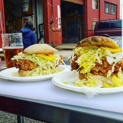 Fried chicken with pickled zucchini and sauce