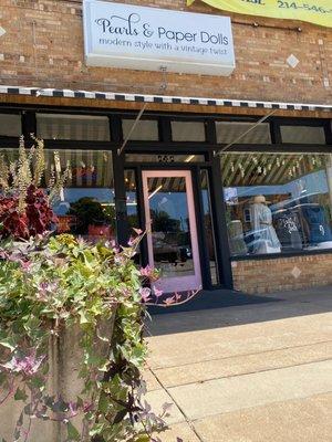 Women's Storefront and Online Fashion Boutique Located in Grand Saline, Texas