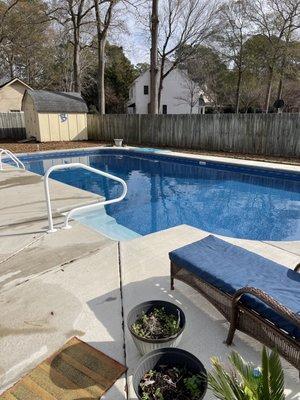 Weekly cleaning vinyl lined pool