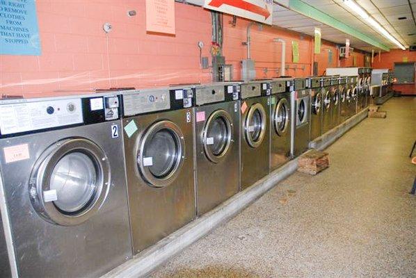 Holland's 24 Hour Laundromat Inside 3