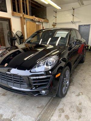 Black Porsche macan 2017