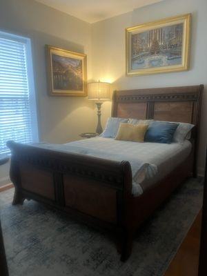 Sleigh bed