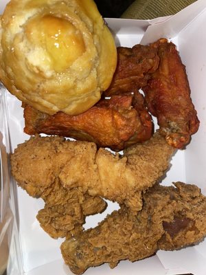 Sampler: honey biscuit, bbq wings, Cajun chicken tender, chicken leg