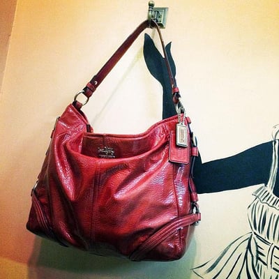 From funky and hobo to dressy and classic, we carry a huge range of handbags.